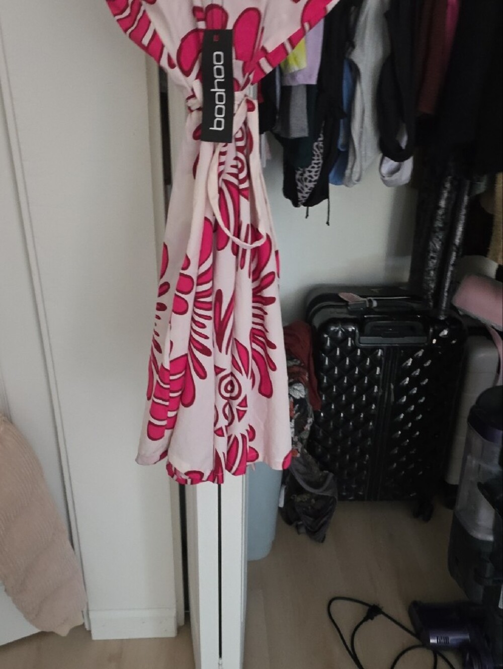 Boohoo Pink Floral Print Halter Midi Dress - Picture 5 of 10